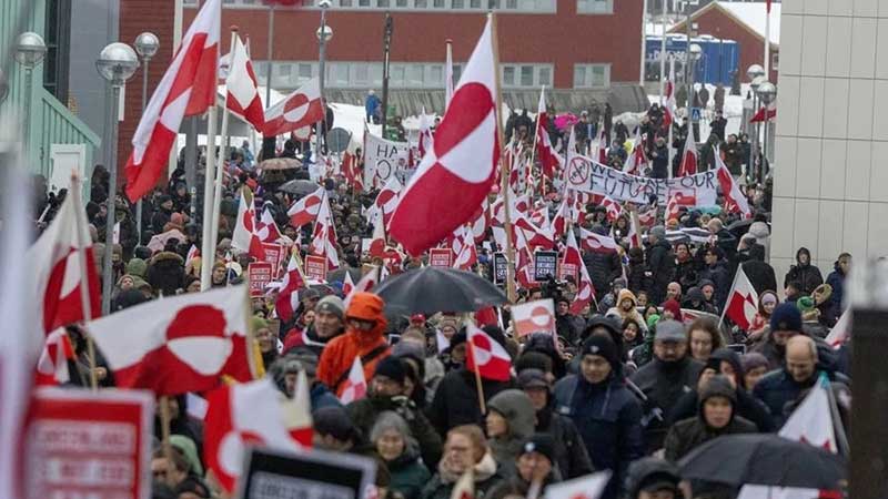 Miles de manifestantes rechazan en la capital de Groenlandia los ataques de Donald Trump
