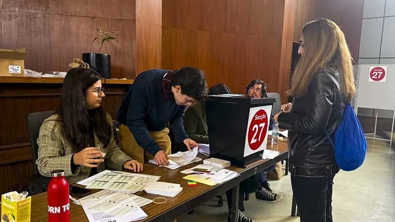 Portugal elige este domingo nuevo presidente, con la ultraderechista y el exministro socialista como favoritos