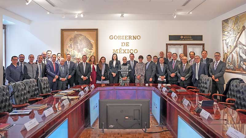 Sheinbaum conversa con la gobernadora de Banxico y banqueros sobre las perspectivas económicas del país